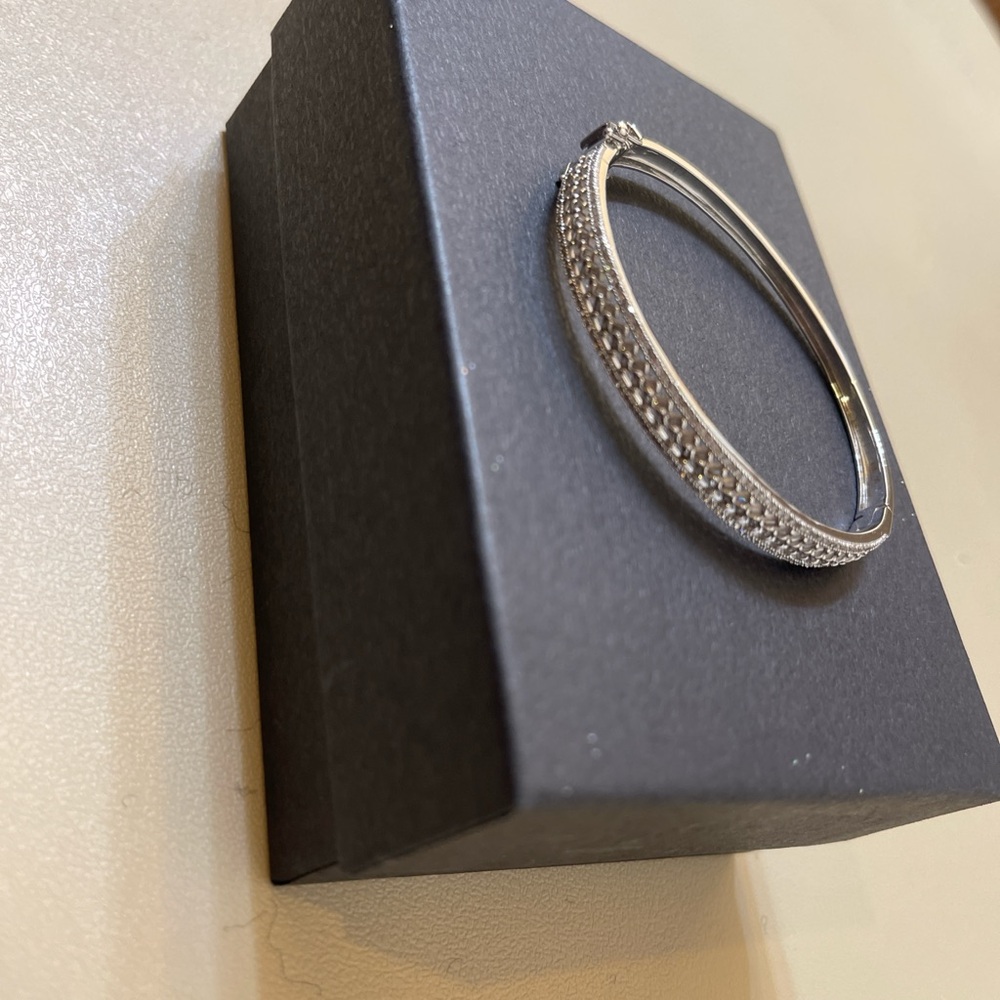 Elegant White Gold Bangle Bracelet